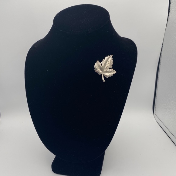 Authentic Vintage TIFFANY & CO Maple Leaf brooch - Picture 2 of 7